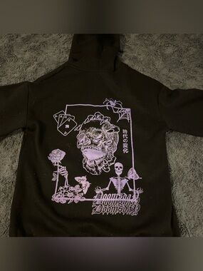 ROMWE Black Hoodie with Blue Brand Tag